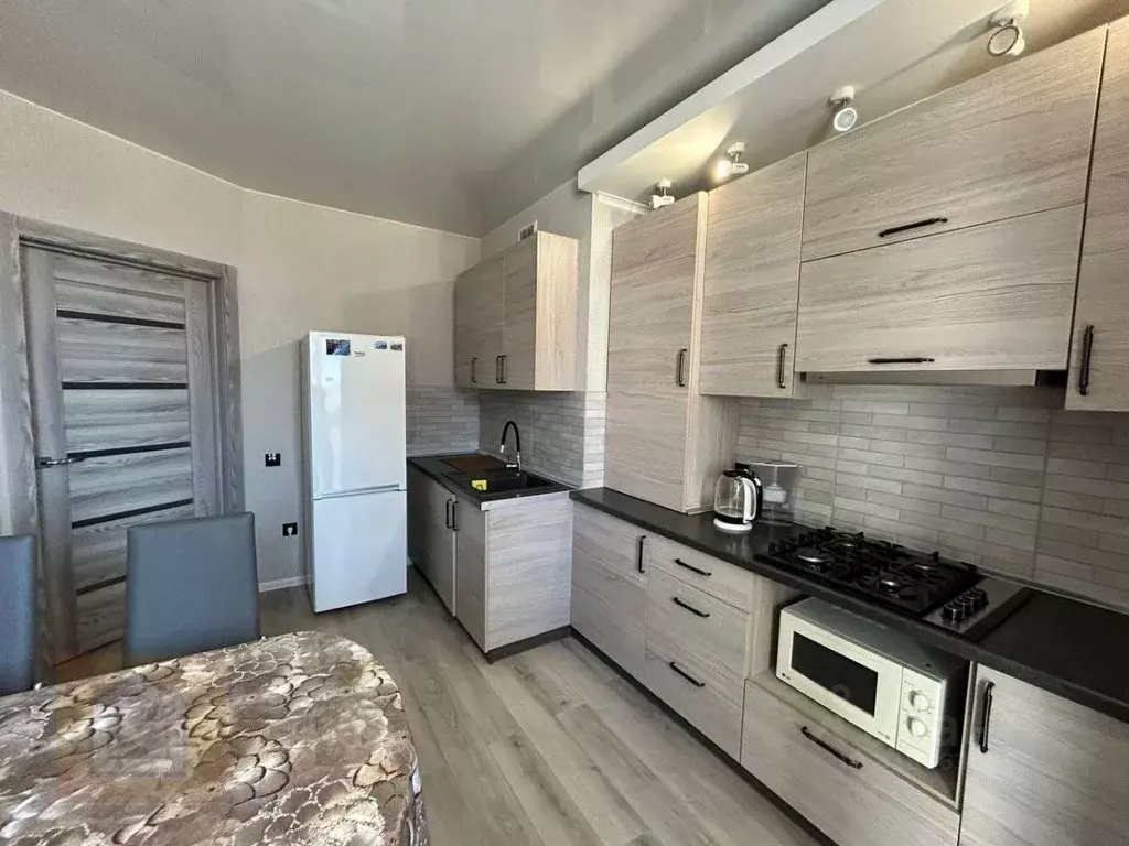 1-к кв. Крым, Симферополь ул. Севастопольская, 41Е (42.0 м) - Фото 0
