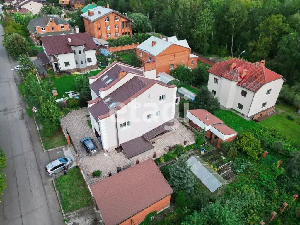 Дом в Красноярский край, Красноярск Воскресная ул., 21 (350 м) - Фото 1