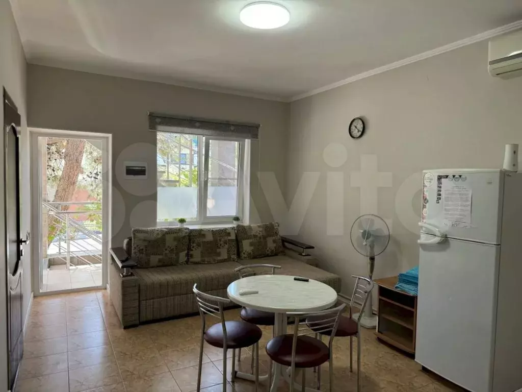 Комната 50 м в 2-к., 1/3 эт. - Фото 0