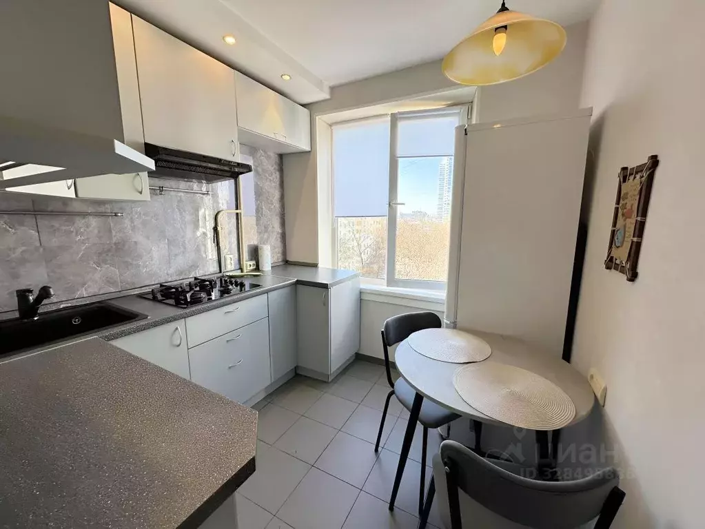 4-к кв. Москва ул. Бажова, 15К2 (62.7 м) - Фото 0