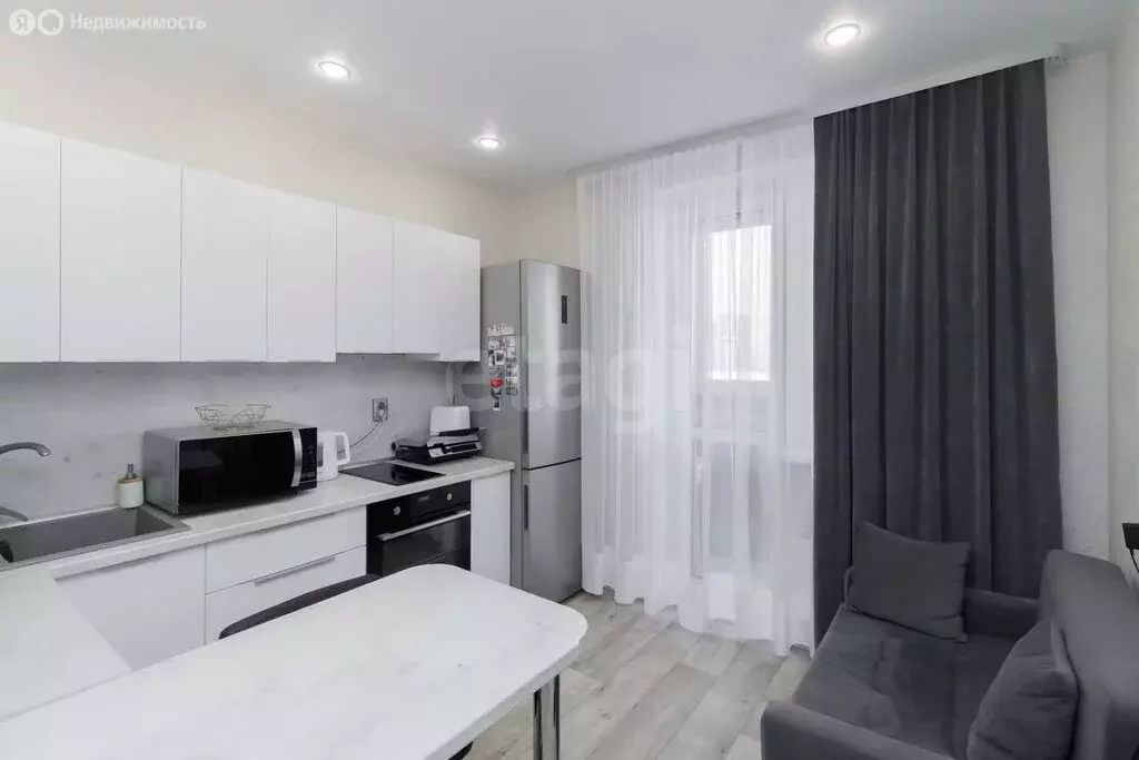 1-комнатная квартира: Тюмень, улица Дмитрия Менделеева, 2к2 (34 м) - Фото 2