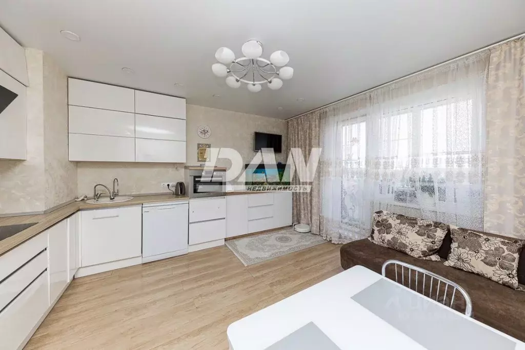 3-к кв. Челябинская область, Челябинск ул. Архитектора Александрова, 8 ... - Фото 1