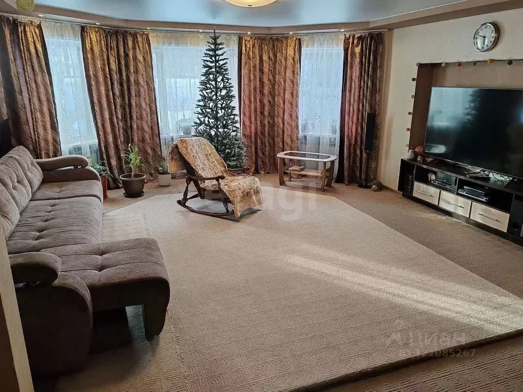 Дом в Амурская область, Тында ул. Сергея Лазо, 2А (320 м) - Фото 1