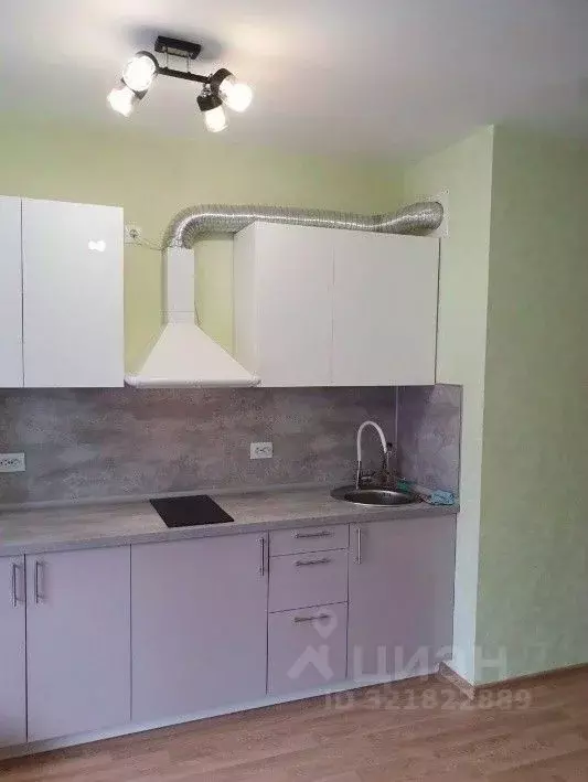 Студия Свердловская область, Екатеринбург бул. Золотистый, 7 (30.0 м) - Фото 1