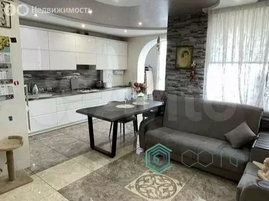 3-комнатная квартира: Калининград, улица Аллея Смелых, 188 (74.4 м) - Фото 0