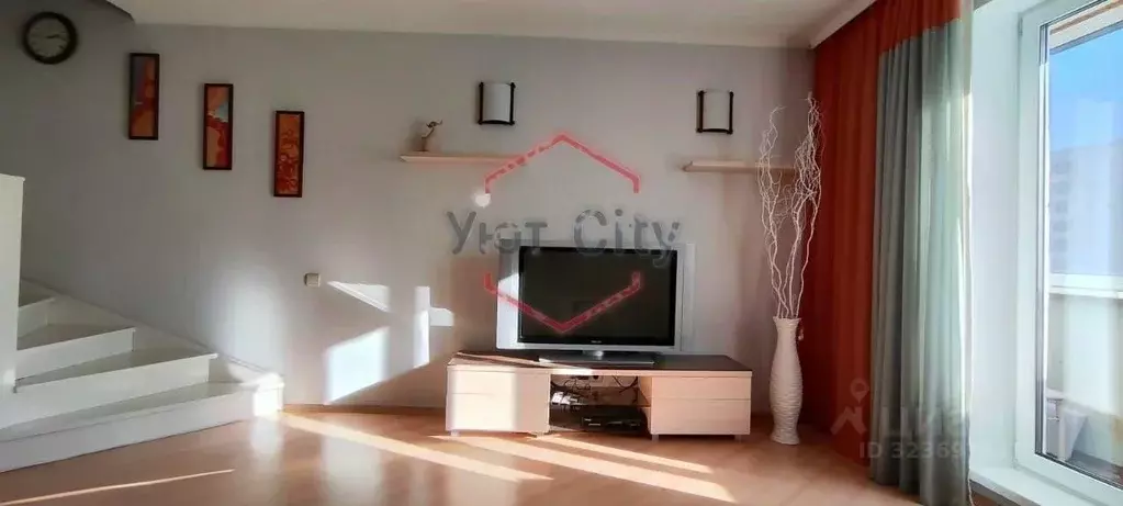 3-к кв. Красноярский край, Красноярск ул. Красной Армии, 121 (83.0 м) - Фото 0