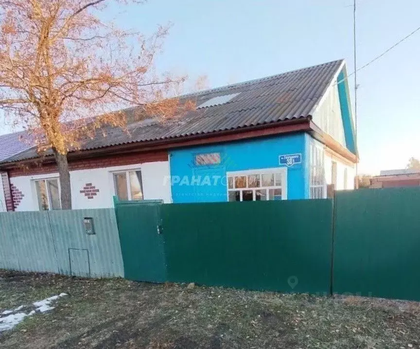 Дом в Омская область, Таврическое рп ул. Горького, 52 (85 м) - Фото 1