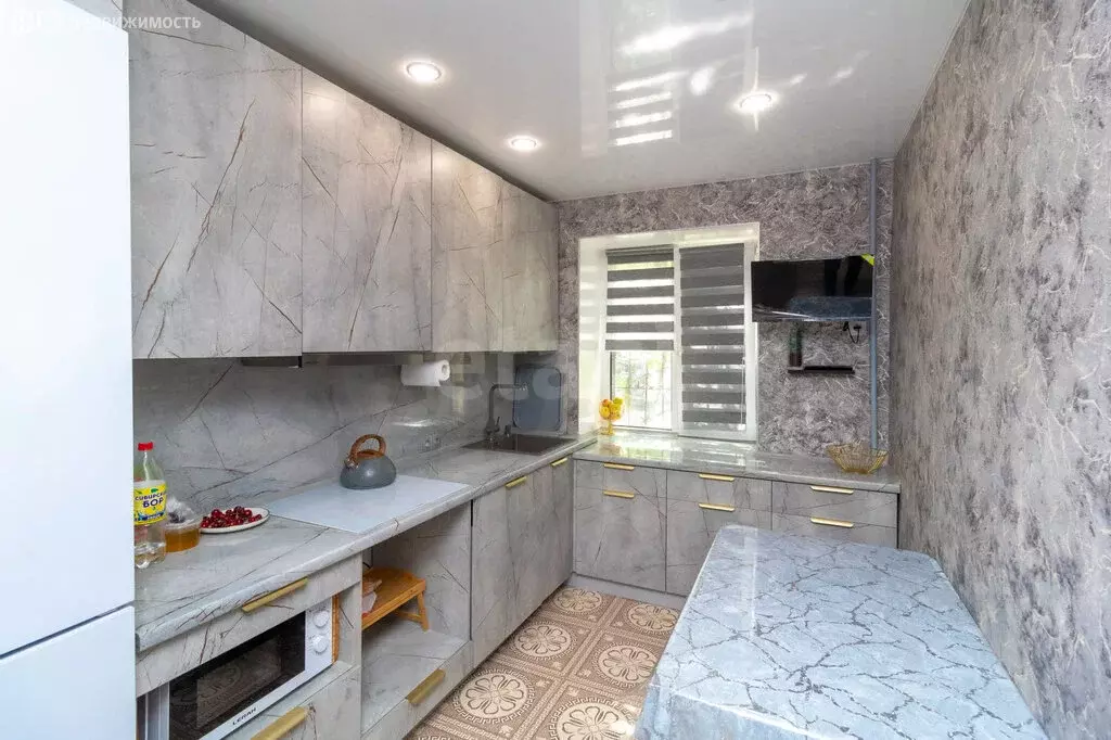2-комнатная квартира: Тюмень, улица Ватутина, 18 (51 м) - Фото 1