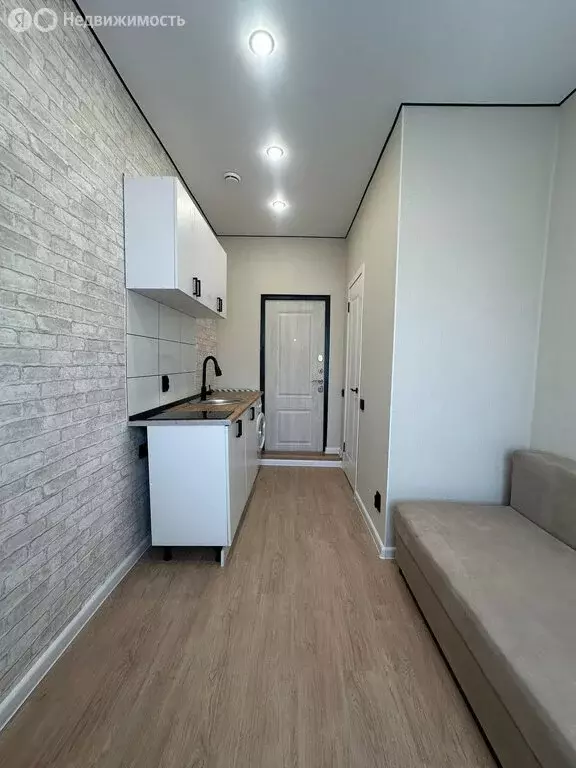 Квартира-студия: Казань, улица Восстания, 21 (10 м) - Фото 0