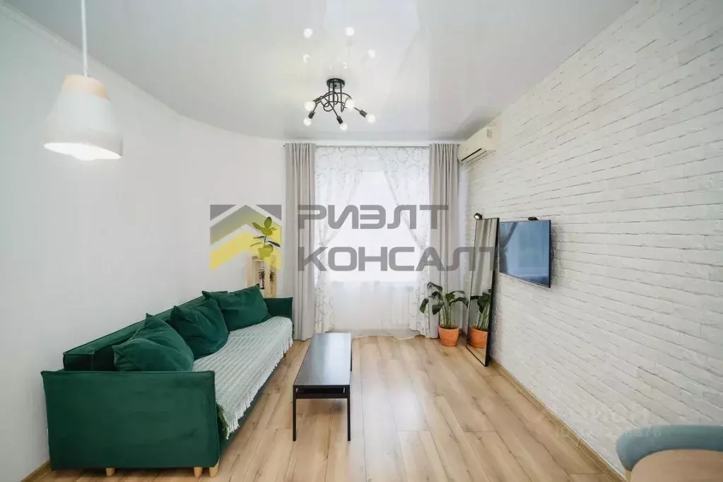 2-к кв. Омская область, Омск просп. Комарова, 15к4 (42.8 м) - Фото 1