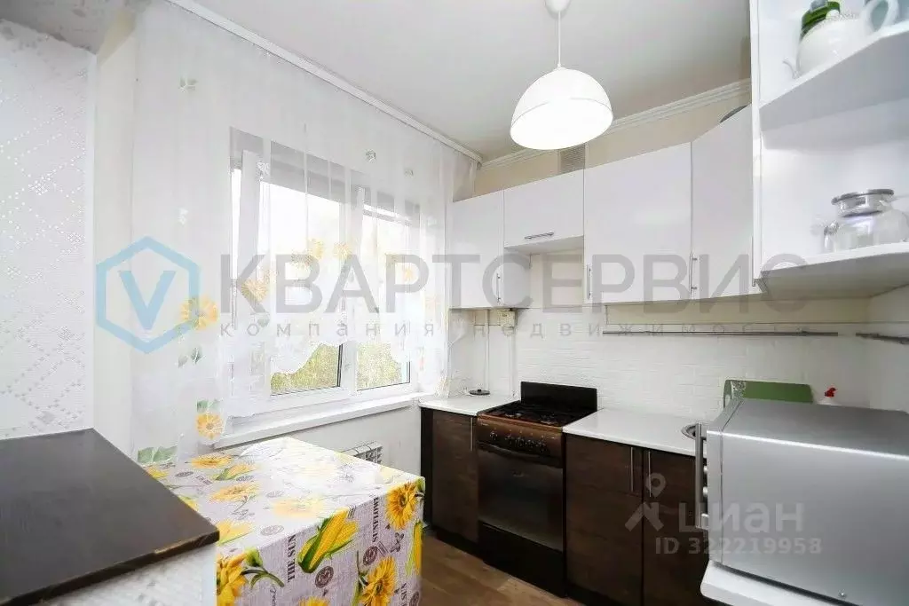 3-к кв. Омская область, Омск ул. Декабристов, 139 (59.4 м) - Фото 1