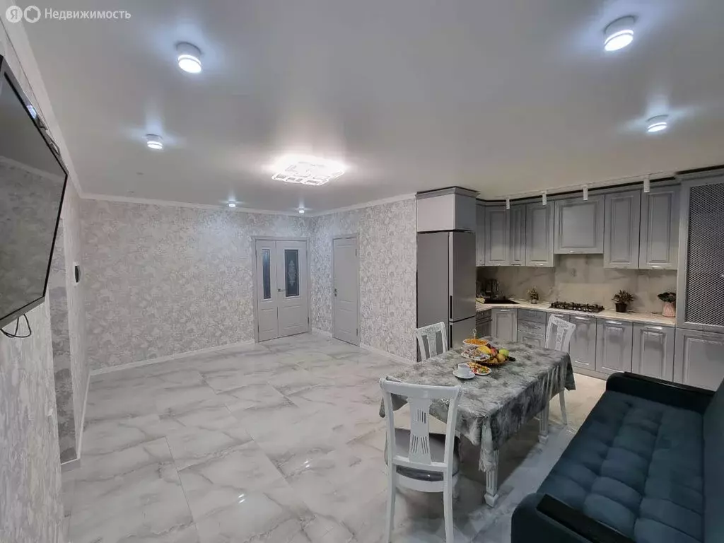 3-комнатная квартира: Нальчик, улица Шогенова, 77 (74.84 м) - Фото 1