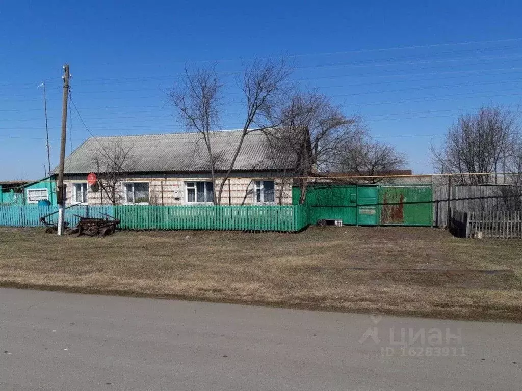 Дом в Омская область, Тюкалинский район, с. Атрачи ул. 60 лет Октября .,  Купить дом Атрачи, Тюкалинский район, ID объекта - 50011369505