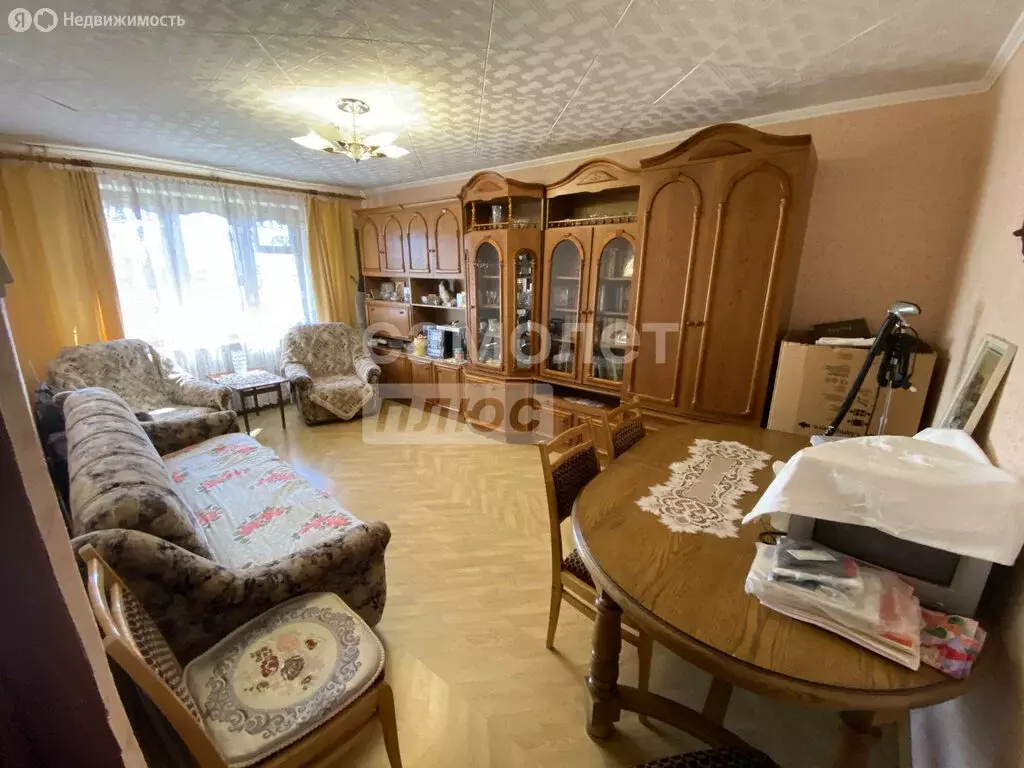3-комнатная квартира: Астрахань, улица Маркина, 108 (68 м) - Фото 1