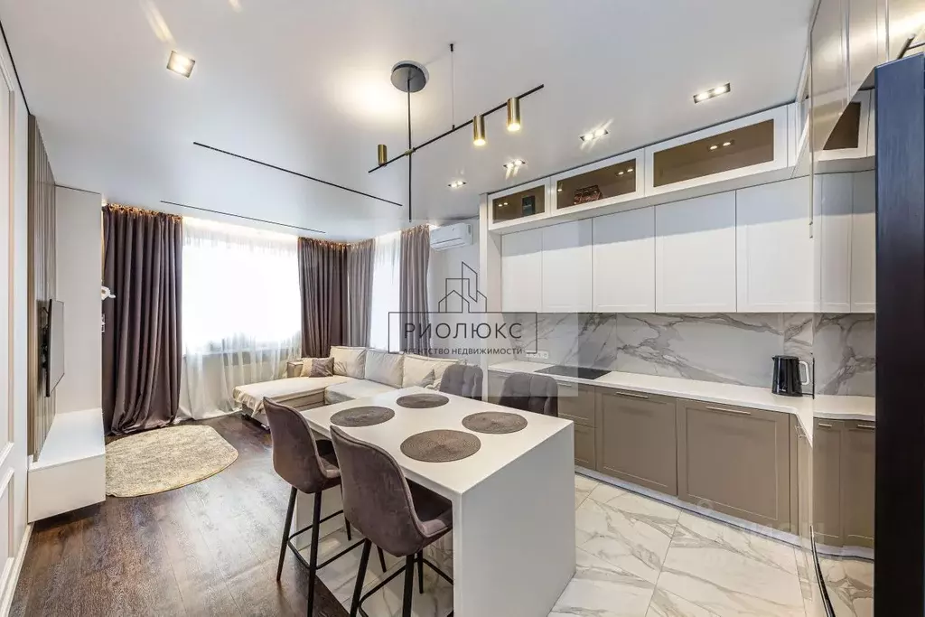 2-к кв. Челябинская область, Челябинск ул. Свободы, 93 (78.8 м) - Фото 1