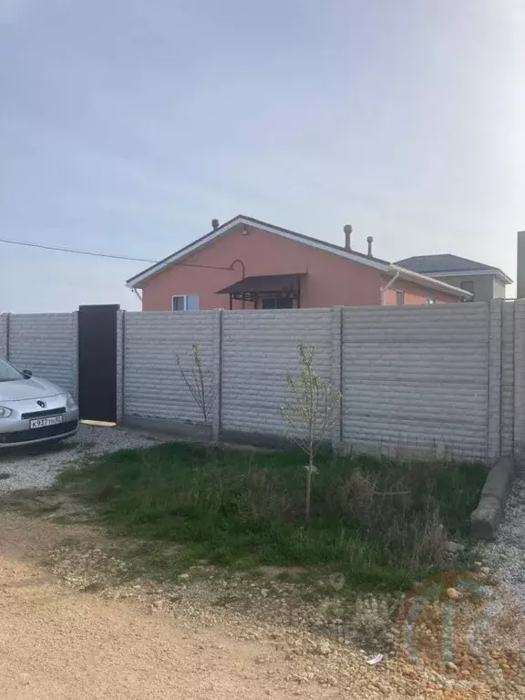 Дом в Крым, Сакский район, с. Уютное ул. Лавандовая, 10 (81 м) - Фото 1