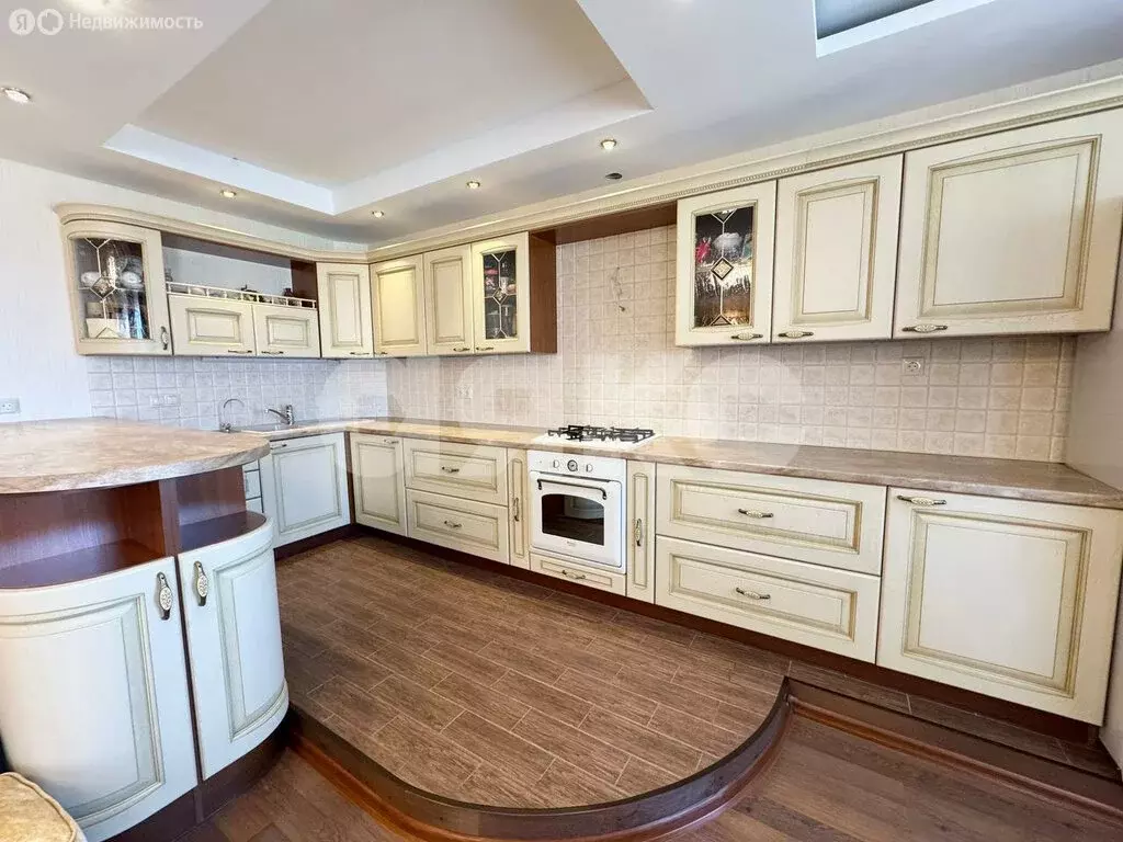 3-комнатная квартира: Нижнекамск, проспект Химиков, 9Б (100.9 м) - Фото 0