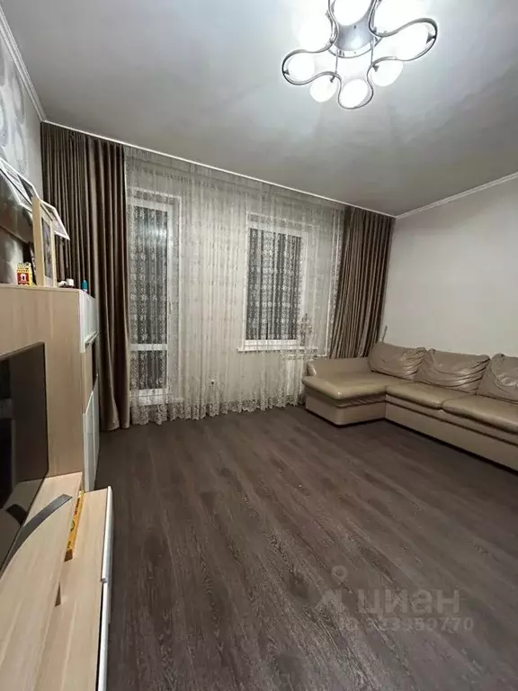 2-к кв. Красноярский край, Красноярск Навигационная ул., 4 (70.4 м) - Фото 1