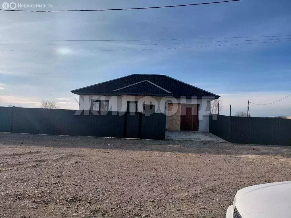 Дом в Усть-Абаканский район, деревня Чапаево, Торговая улица (141 м) - Фото 1