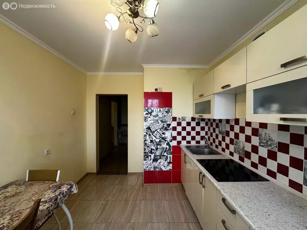 3-комнатная квартира: Калининград, Интернациональная улица, 29 (68 м) - Фото 0