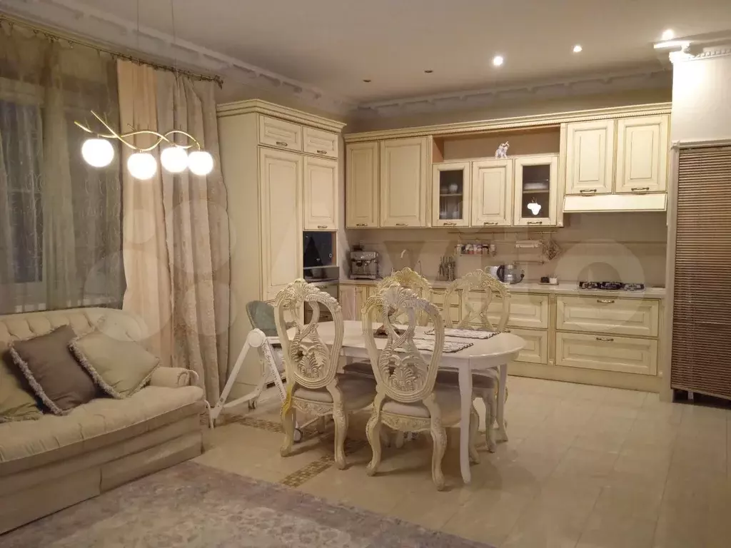 4-к. квартира, 180 м, 2/4 эт. - Фото 1