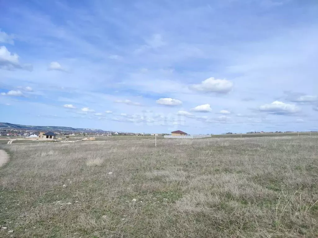 Участок в Крым, Симферопольский район, Чистенское с/пос, с. Левадки  ... - Фото 1