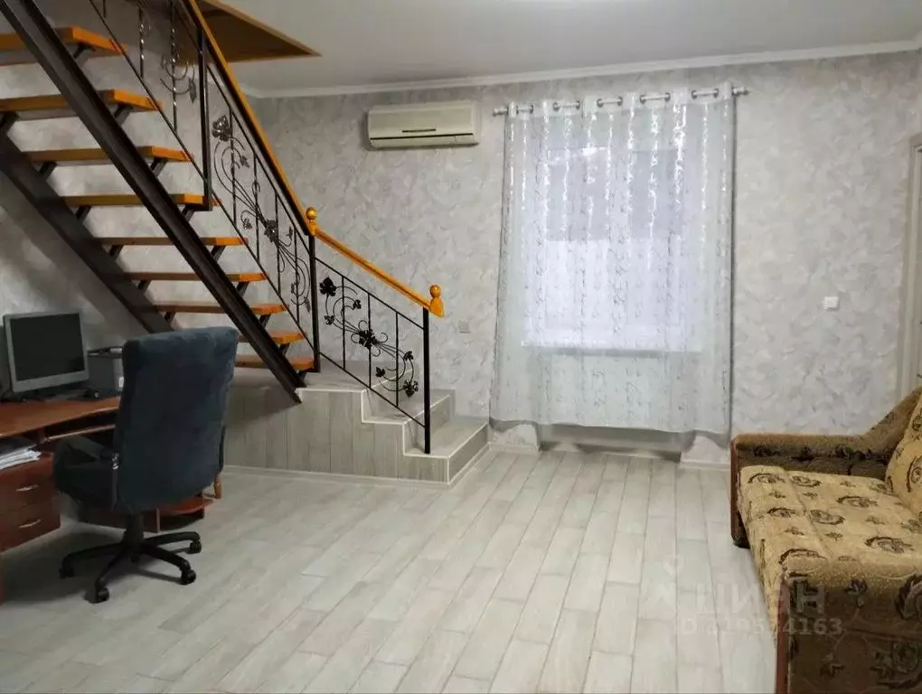 Дом в Крым, Черноморское пгт ул. Цветочная, 24А (200 м) - Фото 1