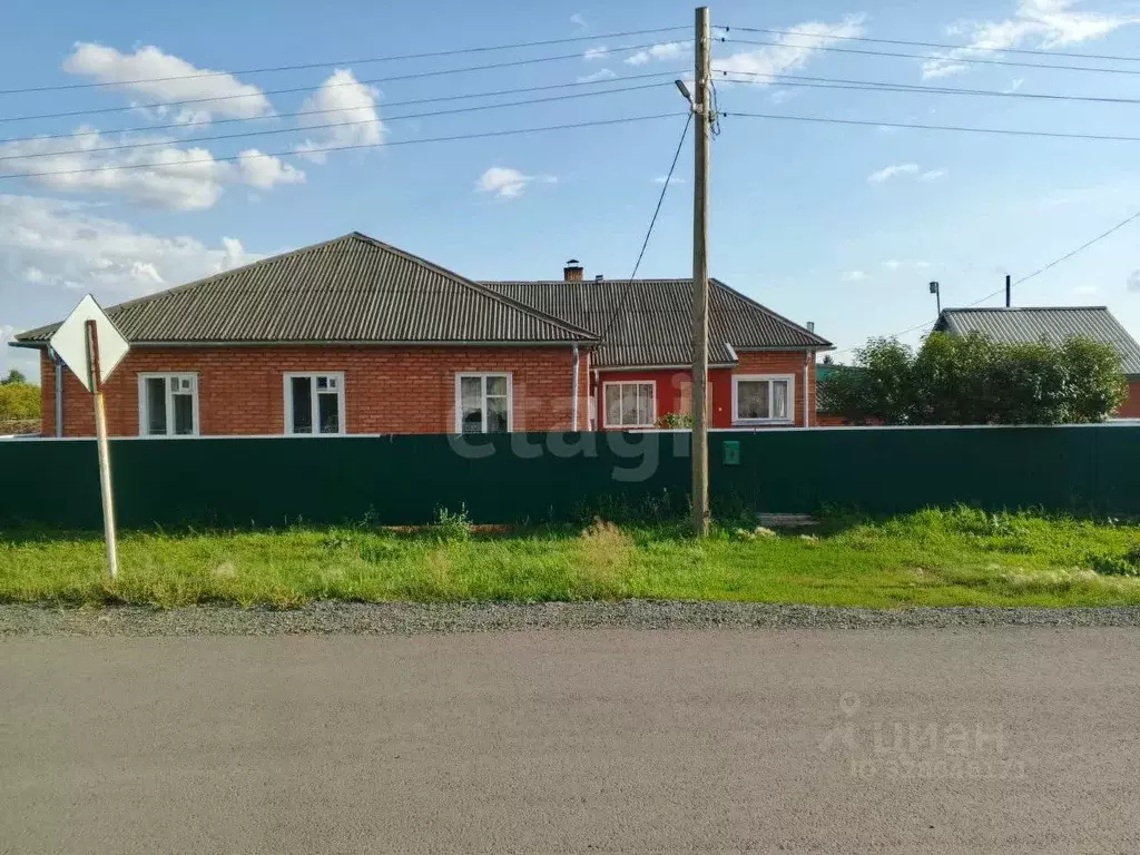 Дом в Омская область, Одесский район, с. Побочино ул. Чапаева, 23 (97 ... - Фото 1