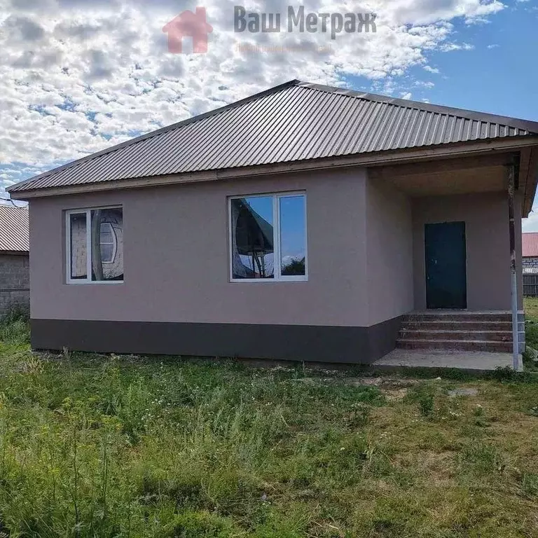 Дом в Оренбургская область, Бузулук Радуга мкр, ул. Солнечная, 52 (96 ... - Фото 0