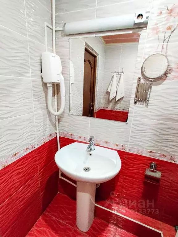 2-к кв. Калмыкия, Элиста ул. Имени Н.С. Хрущева, 6 (67.0 м) - Фото 1