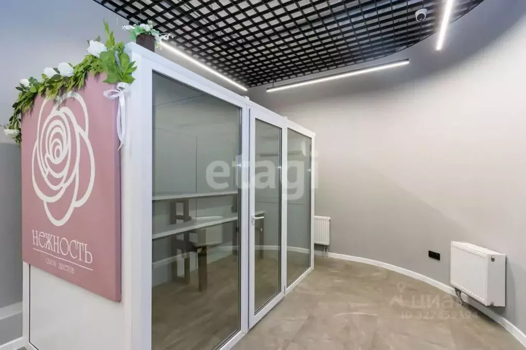 Торговая площадь в Тюменская область, Тюмень ул. Мельникайте, 150 (44 ... - Фото 1