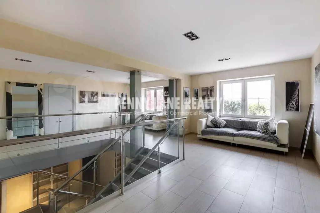 10 и более-к. квартира, 680 м, 3/3 эт. - Фото 0