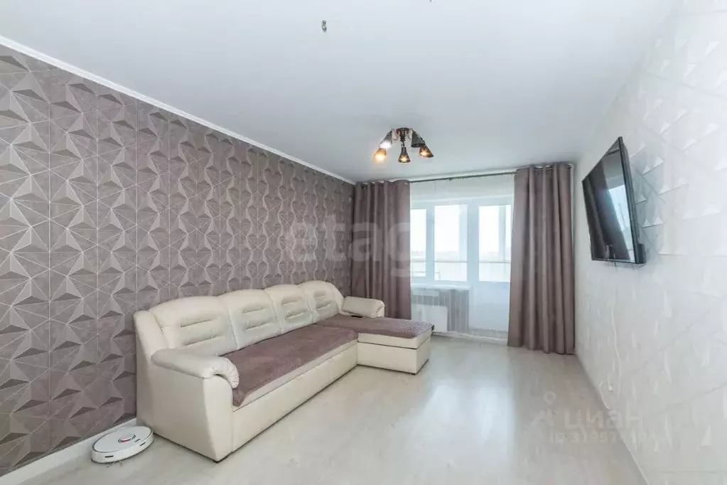3-к кв. Омская область, Омск ул. Завертяева, 18/5 (79.4 м) - Фото 0