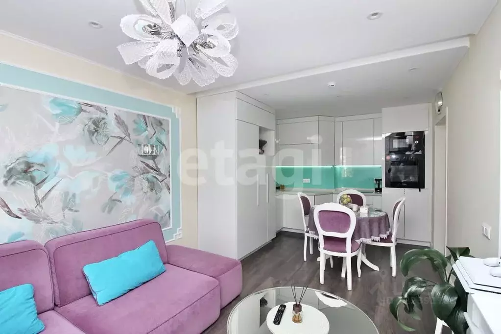 3-к кв. Тюменская область, Тюмень ул. 50 лет Октября, 57В (90.3 м) - Фото 1