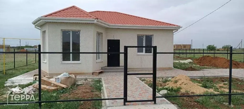 Дом в Крым, Сакский район, Лесновское с/пос, с. Владимировка ул. ... - Фото 1