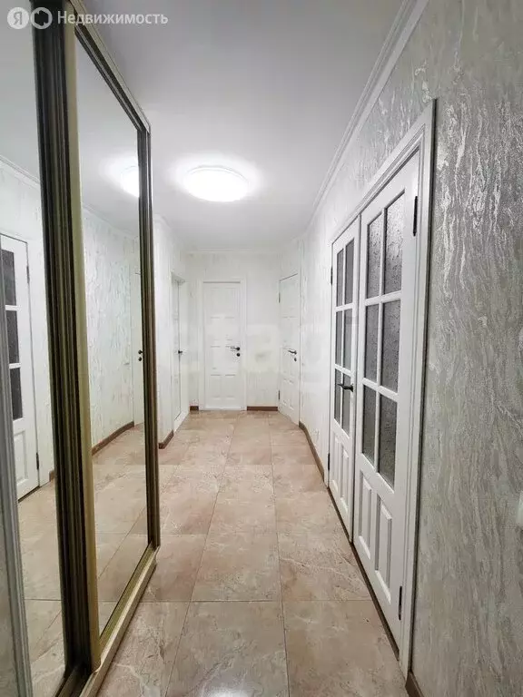 3-комнатная квартира: Владикавказ, улица 8 Марта, 19 (66 м) - Фото 1