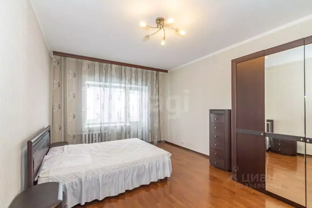 2-к кв. Омская область, Омск просп. Комарова, 9 (79.0 м) - Фото 1