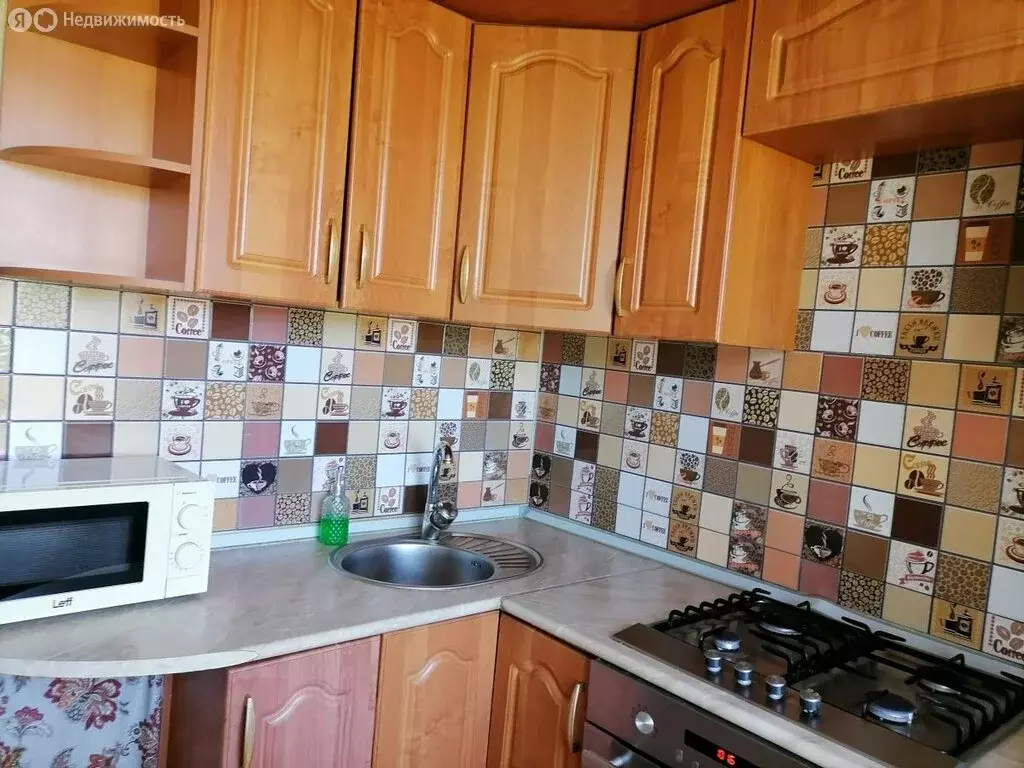 3-комнатная квартира: Волжский, улица Наримана Нариманова, 12 (54.9 м) - Фото 1