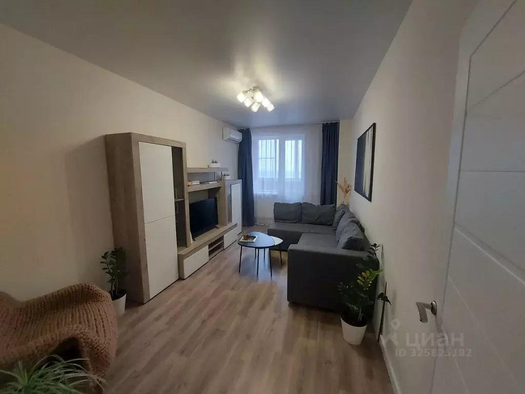 1-к кв. Волгоградская область, Волгоград пос. Стройдеталь, 13 (42.2 м) - Фото 1