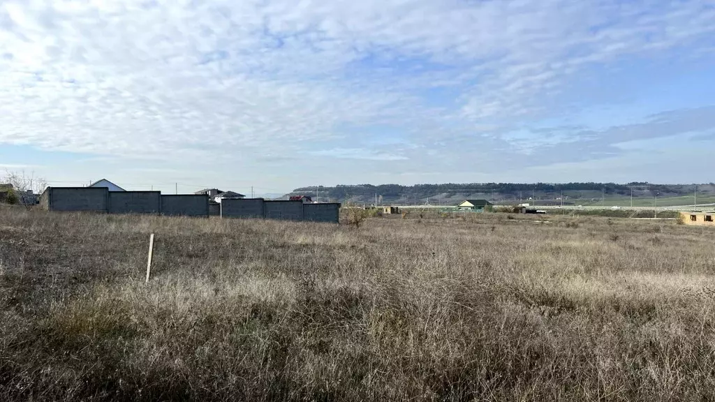 Участок в Крым, Симферопольский район, Чистенское с/пос, с. Левадки, ... - Фото 1