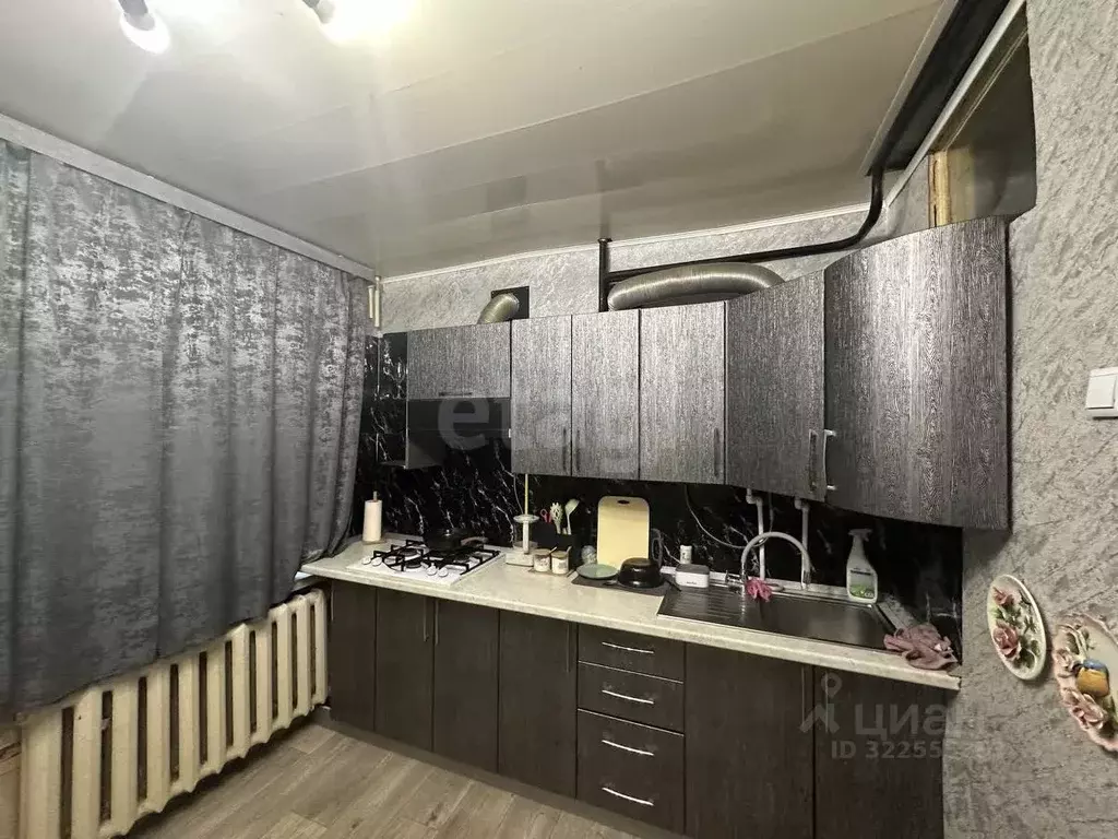 1-к кв. Брянская область, Почеп ул. Строителей, 1 (41.9 м) - Фото 0