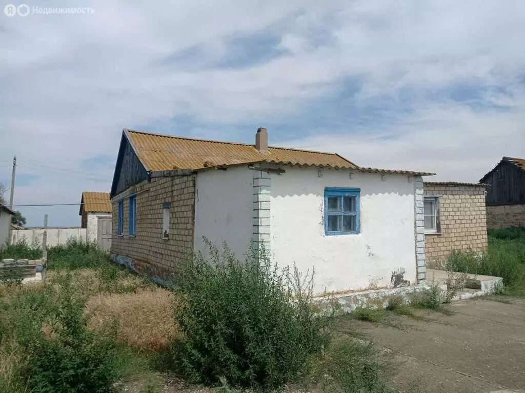 Дом в Ики-Бурульский район, поселок Хомутников (39 м) - Фото 0