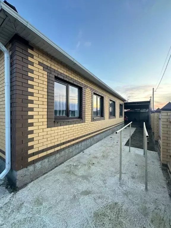 Дом в Астраханская область, Приволжский район, с. Яманцуг ул. ... - Фото 1