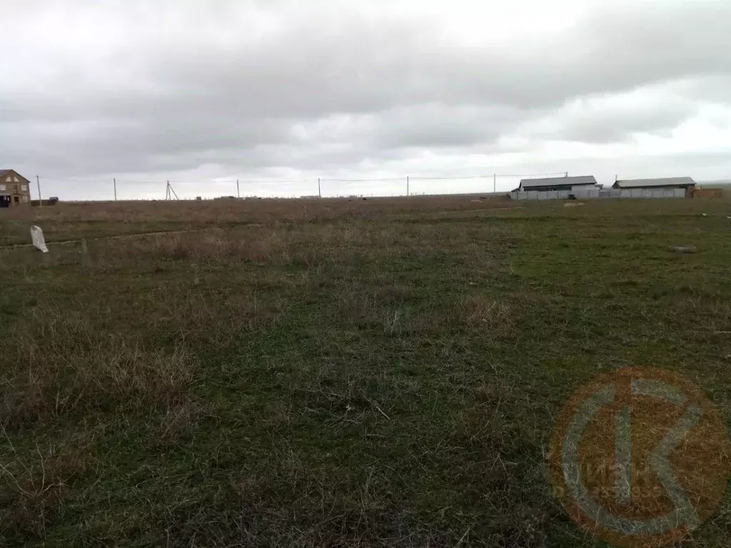 Участок в Крым, Черноморский район, с. Межводное ул. Парковая, 31 ... - Фото 1