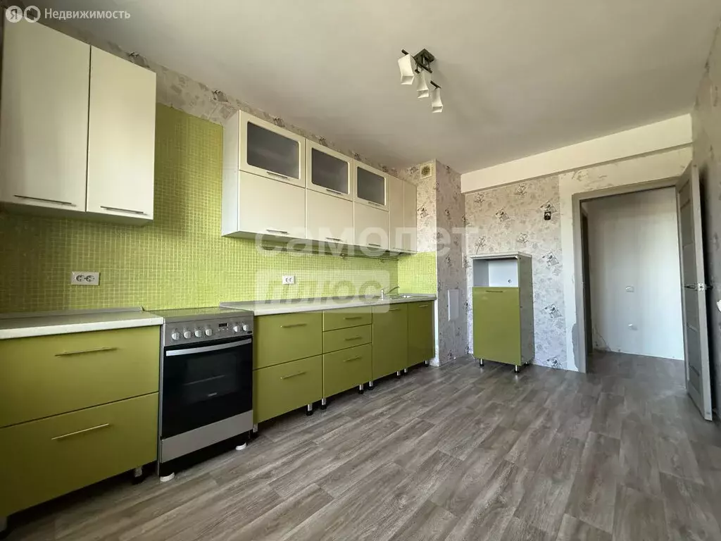 3-комнатная квартира: Омск, улица Архиепископа Сильвестра, 17 (72.8 м) - Фото 0
