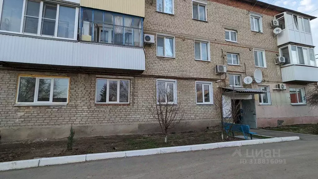 3-к кв. Саратовская область, Красный Кут Авиагородок тер., 20 (57.0 м) - Фото 0
