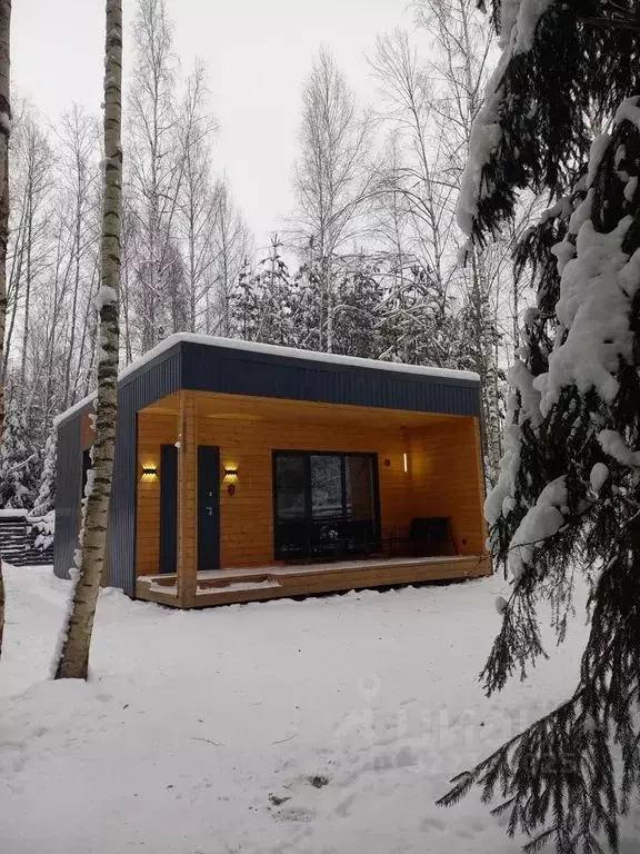 Дом в Новгородская область, Новгородский район, Савинское с/пос, д. ... - Фото 1