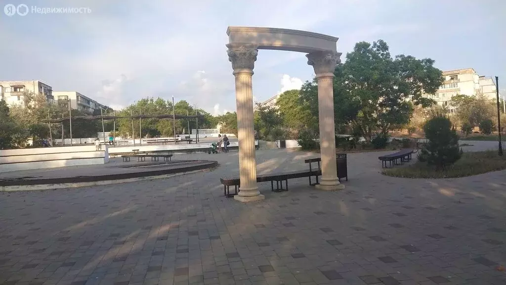3-комнатная квартира: посёлок городского типа Новоозёрное, улица ... - Фото 0