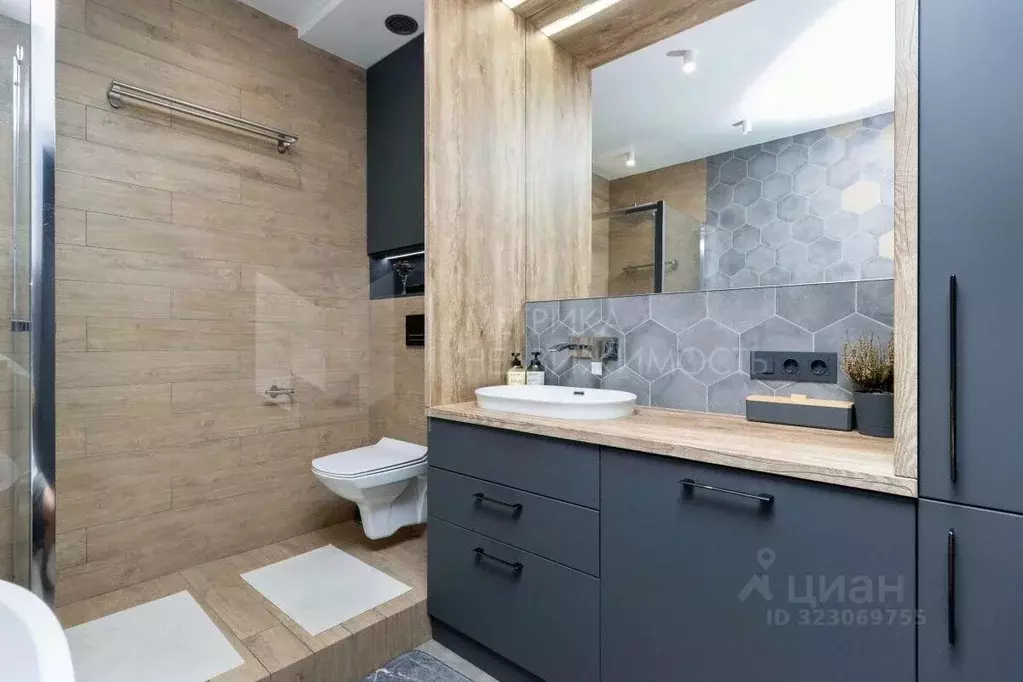 3-к кв. Тюменская область, Тюмень Микрорайон мыс, ул. Малиновского, 8 ... - Фото 1