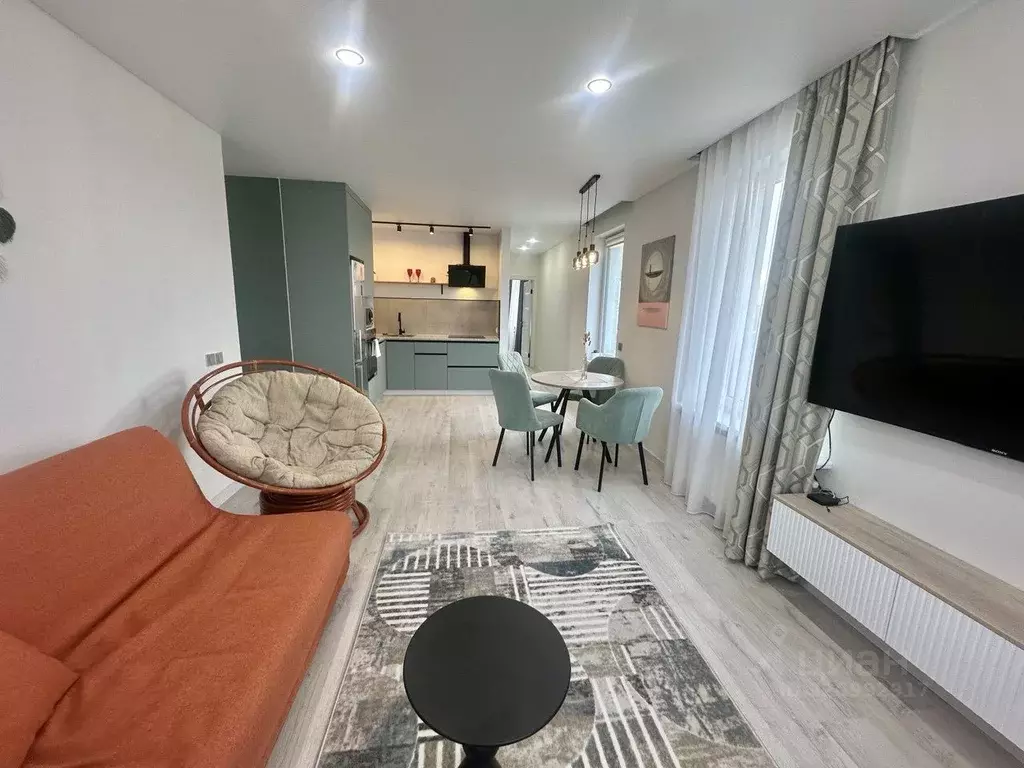 3-к кв. Свердловская область, Екатеринбург ул. Счастливая, 3 (85.9 м) - Фото 0